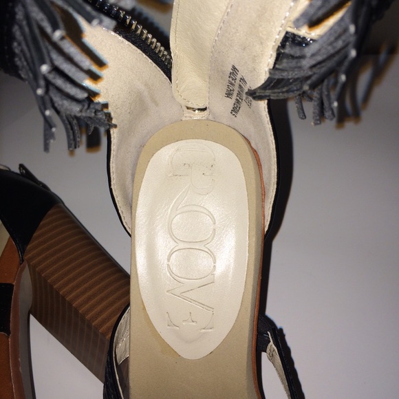 Groove Ali Chunky Block 4" Heeled Sandal Black - Picture 10 of 12